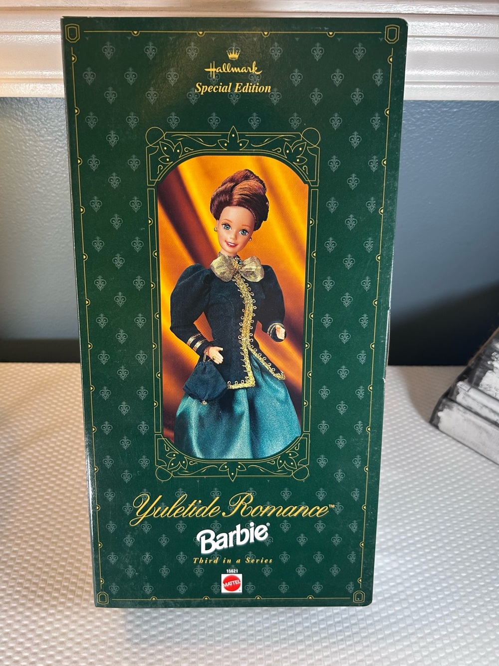 1996 Hallmark Yuletide Romance Barbie Special Edition #15621 NRFB w/Receipt